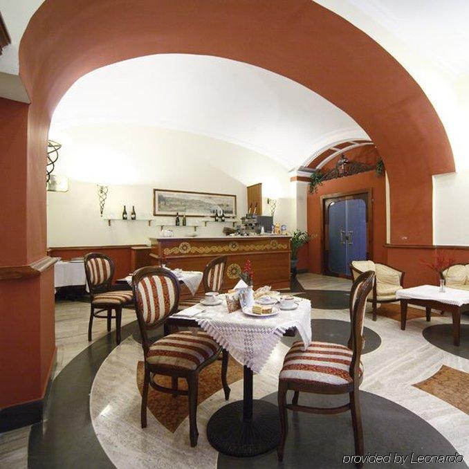 Hotel La Pace Nápoles Restaurante foto