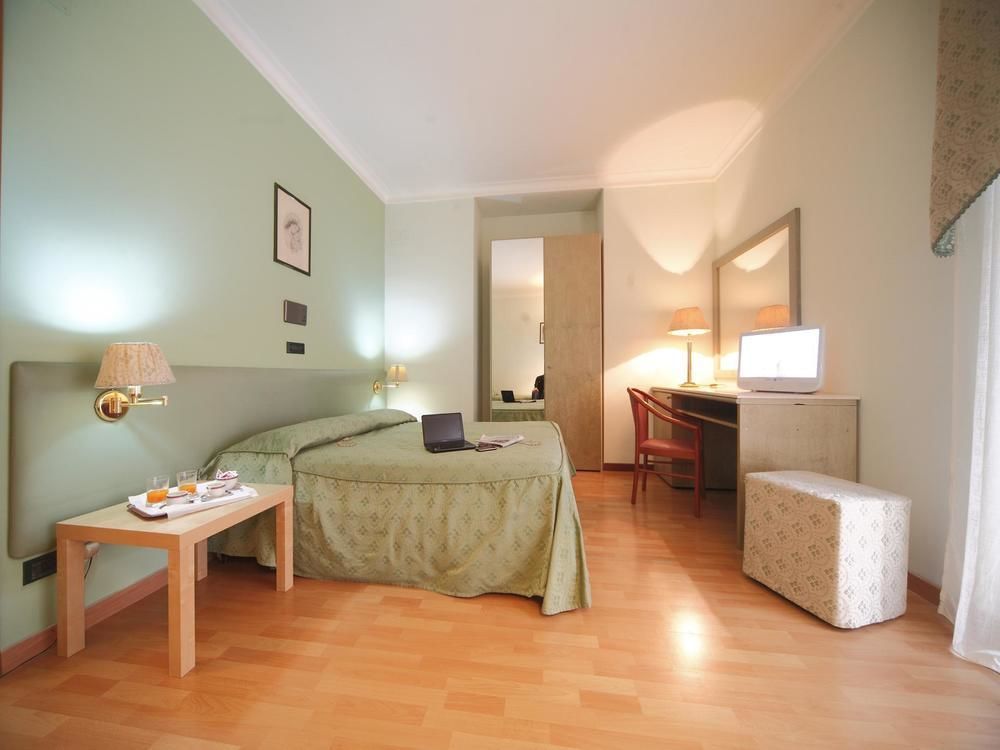 Hotel La Pace Nápoles Habitación foto