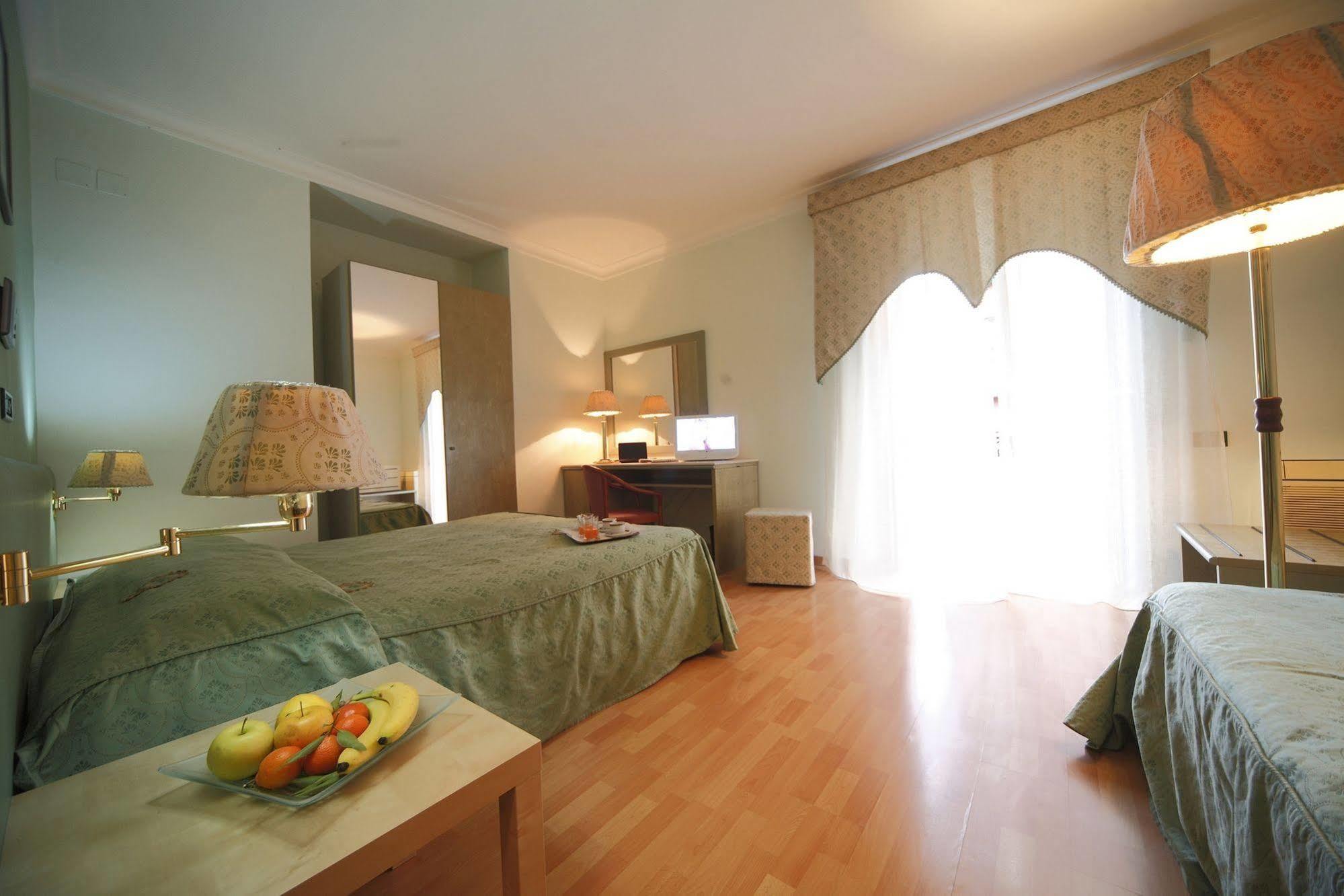 Hotel La Pace Nápoles Habitación foto