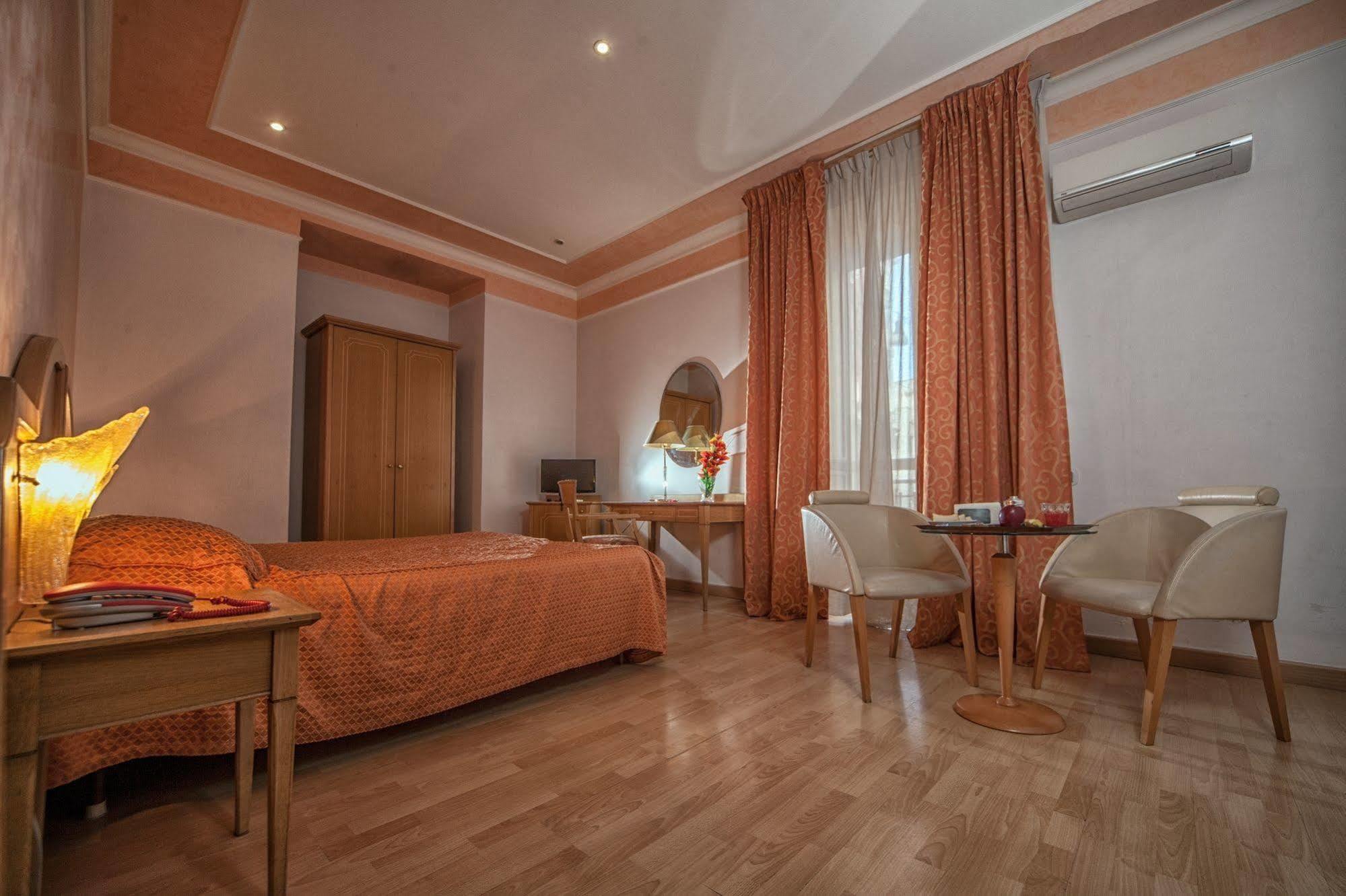 Hotel La Pace Nápoles Habitación foto